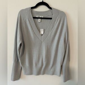 White House Black Market Dolman Sleeve Chenille Suéter SZ L V Neck Color Gray